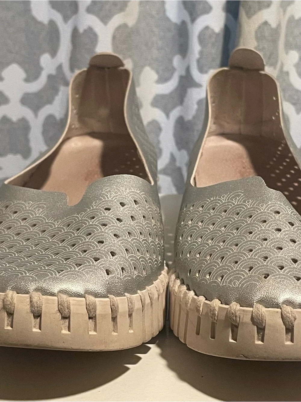 Ilse Jacobsen Women’s Metallic Silver Perforated Slip-On Flats EU 39 US 8.5-9